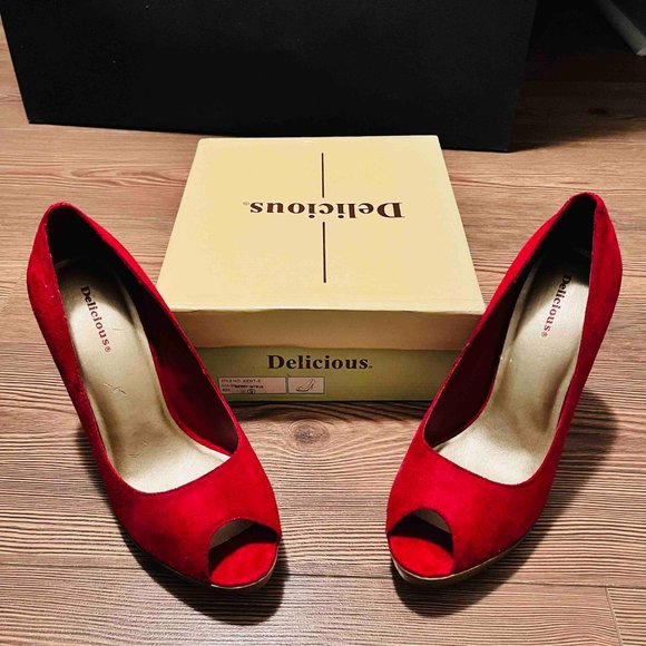 *NEW* GORGEOUS RED VELVET \\ Faux Suede 3" Ladies Heels - Picture 5 of 5